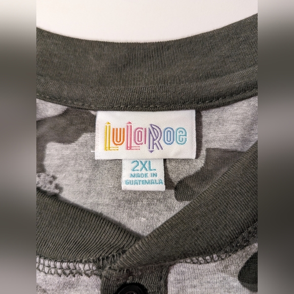 NWT LuLaRoe 2XL Mark Longsleeve Top Dark Green/Gray Camo 3 Buttons on Front - Picture 7 of 13